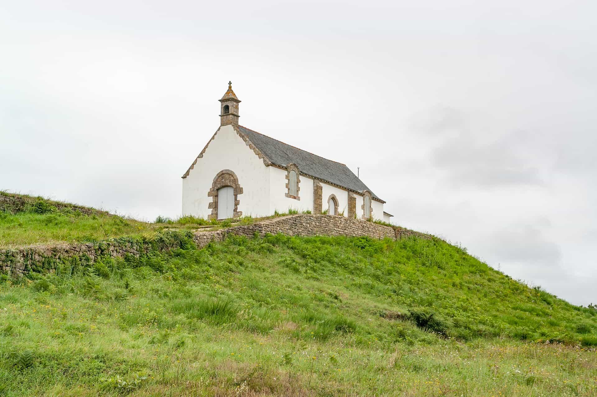 Tumulus Saint-Michel à Carnac et sa chapelle